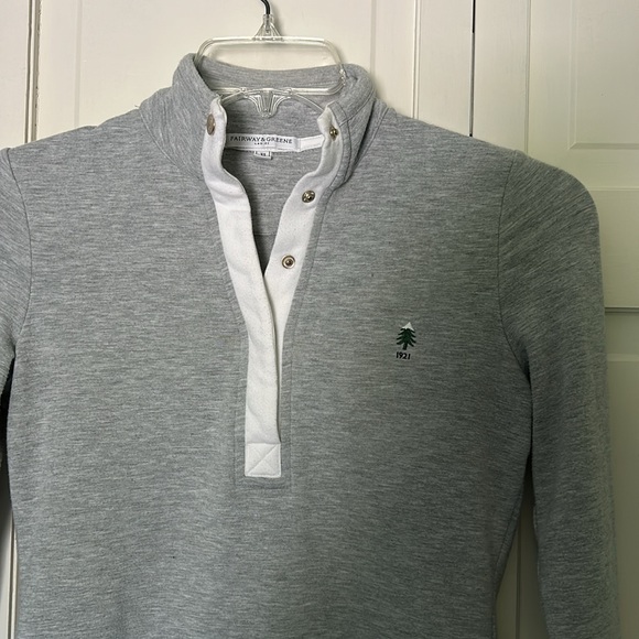 Fairway & Greene Tops - Fairway & Greene XS Ladies Gray Old School Sweatshirt